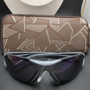 Stylish Black Sunglasses with Brown Geometric Case (1826)